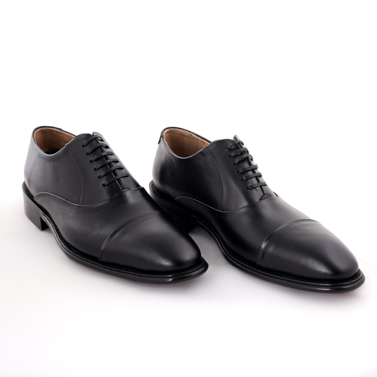 کفش رسمی مردانه کرمانی مدل چرم طبیعی دست دوز کد مدل 1077 رنگ چرم مشکی و قهوه ای