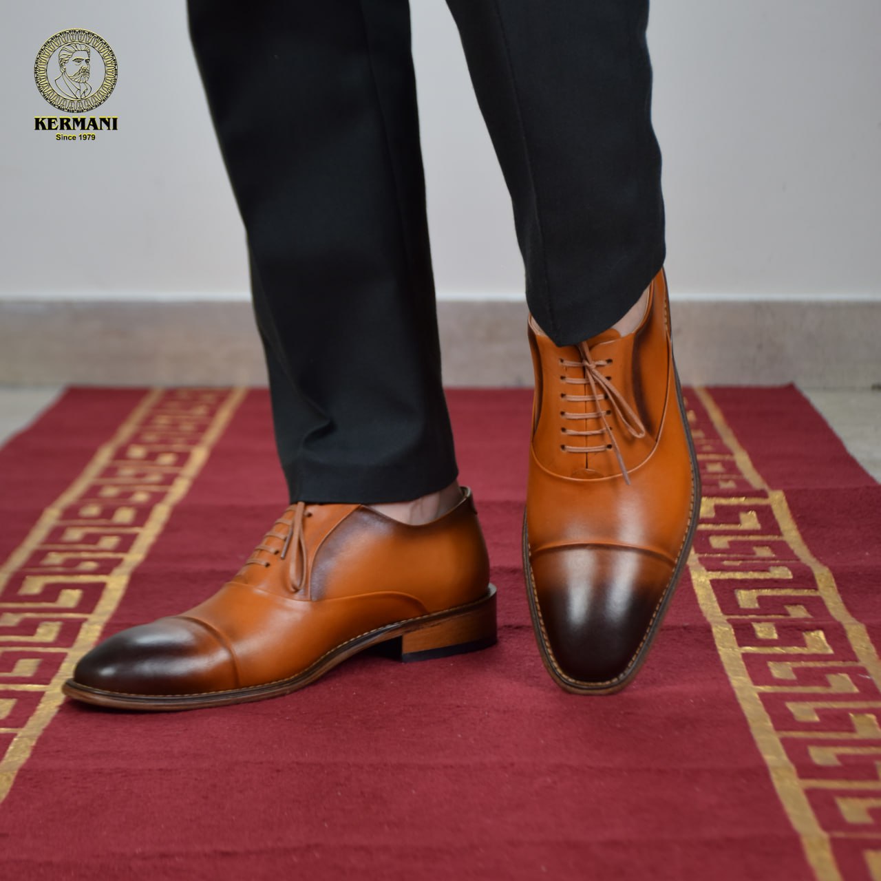 کفش رسمی مردانه کرمانی مدل تمام چرم طبیعی دست دوز کد مدل: 1077 رنگ چرم: عسلی خاص دسترنگ