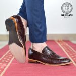 کفش رسمی مردانه چرم طبیعی کروکو دست‌دوز کرمانی مدل ۱۰۶۴ بی‌بند