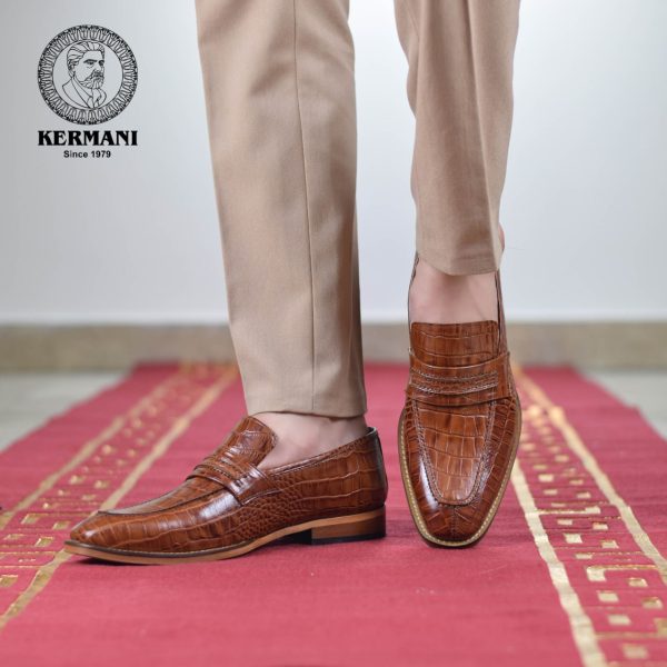 کفش رسمی مردانه چرم طبیعی کروکو دست‌دوز کرمانی مدل ۱۰۶۴ بی‌بند