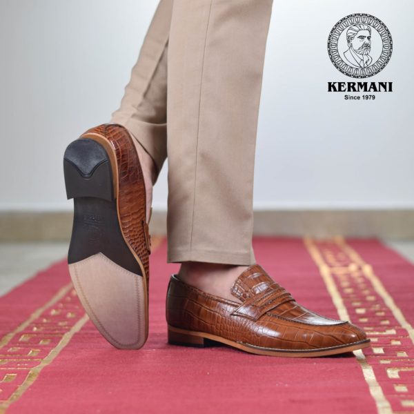 کفش رسمی مردانه چرم طبیعی کروکو دست‌دوز کرمانی مدل ۱۰۶۴ بی‌بند