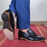کفش رسمی مردانه چرم طبیعی دست‌دوز کرمانی مدل ۱۰۶۴ مشکی فلوتر و شبرو بی‌بند
