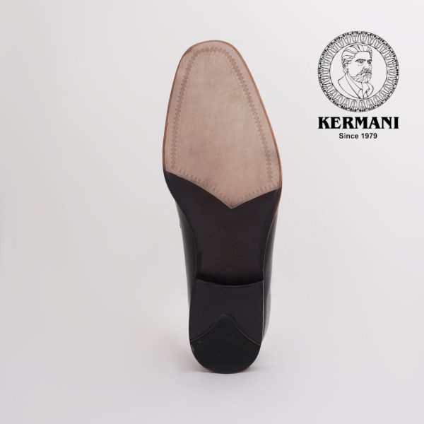 کفش رسمی مردانه چرم طبیعی دست‌دوز کرمانی مدل ۱۰۶۴ مشکی فلوتر و شبرو بی‌بند