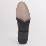 کفش رسمی مردانه چرم طبیعی دست‌دوز کرمانی مدل ۱۰۷۳ طرح گل‌بوته‌ای