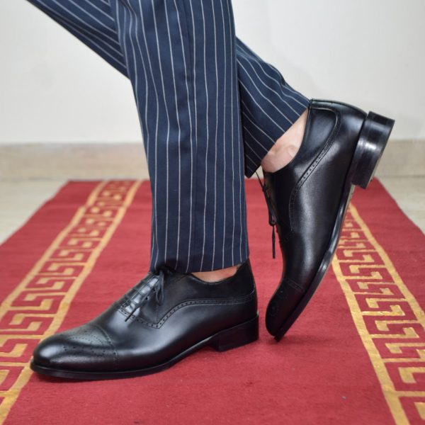 کفش رسمی مردانه چرم طبیعی دست‌دوز کرمانی مدل ۱۰۷۳ طرح گل‌بوته‌ای